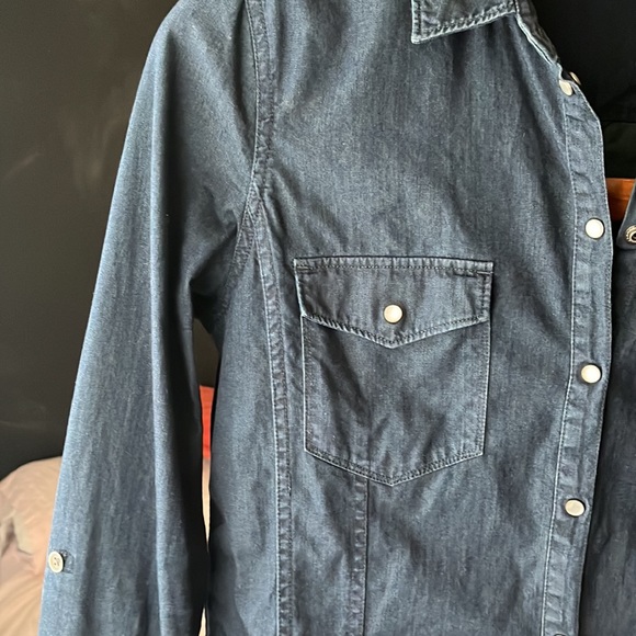 Simons Denim Shirt.  100% cotton but somewhat stretchy. - Picture 7 of 7